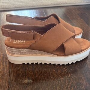 TOMS Women's Tan Platform Sandals
